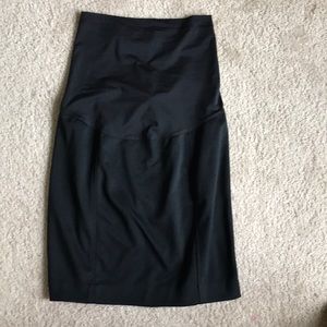 Liz Lange Skirts - Liz Lange Maternity Pencil mini skirt 🤰🏽 Liz Lange Skirts - Liz Lange Maternity Pencil mini skirt 🤰🏽